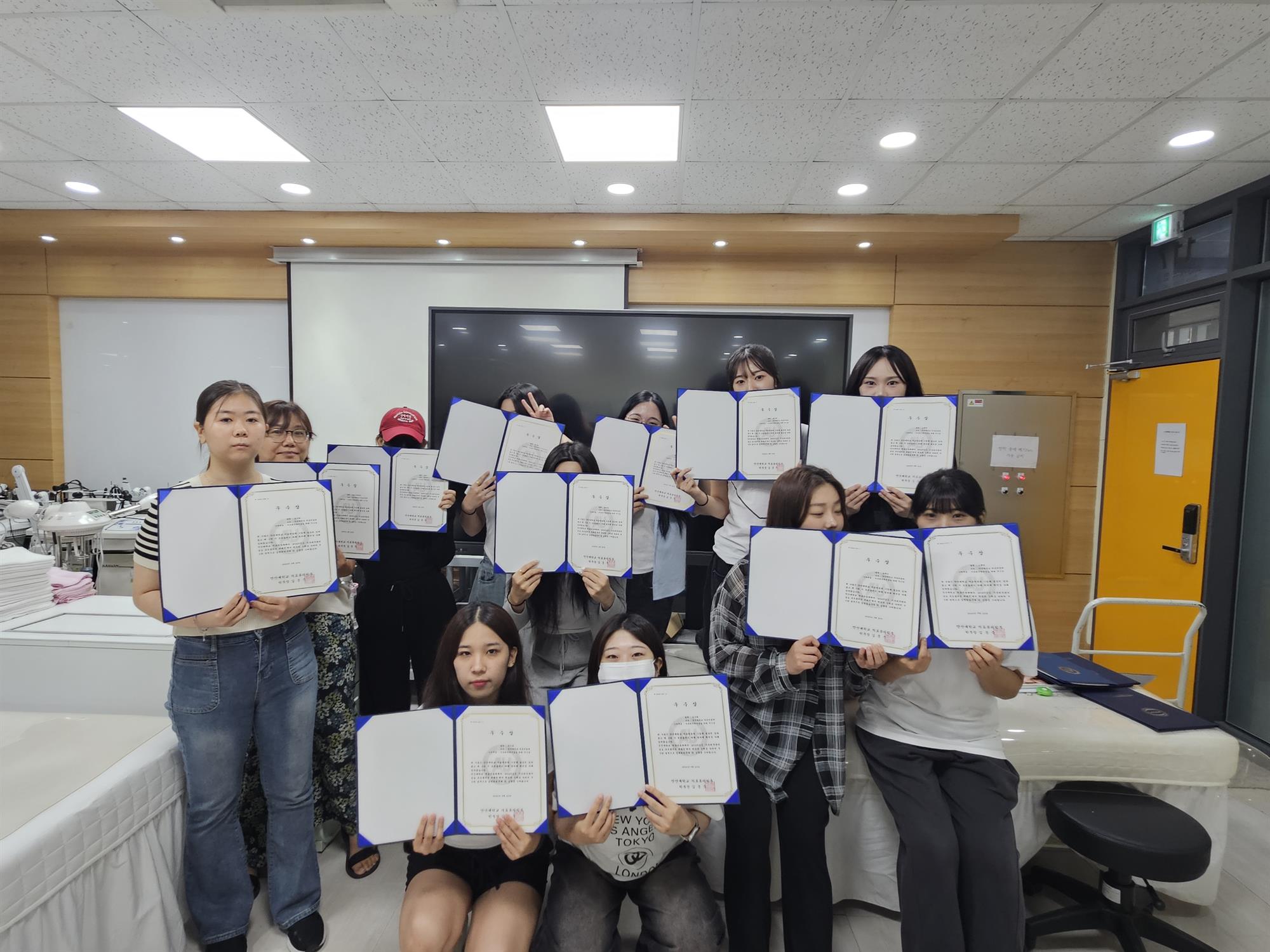 2025학년도 기초피부관리실습 과제전.jpg